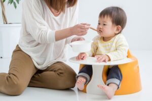 【腰が座った赤ちゃん向け】食べる姿勢が重要な本当の理由とは?